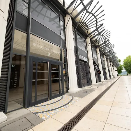 Lumineux Avec Grande Terrasse Et Parking Au Coeur De La