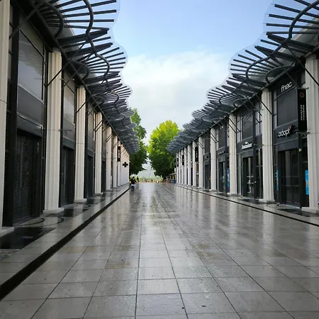 Lumineux Avec Grande Terrasse Et Parking Au Coeur De La
