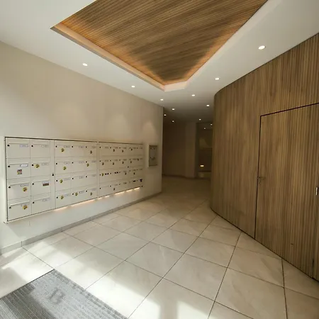 Lumineux Avec Grande Terrasse Et Parking Au Coeur De La Apartman *