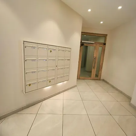 Apartman Lumineux Avec Grande Terrasse Et Parking Au Coeur De La *