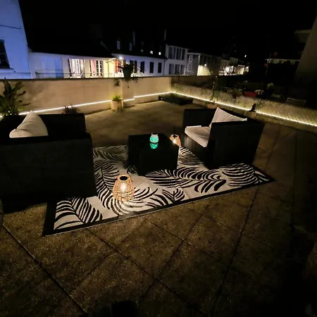 Lumineux Avec Grande Terrasse Et Parking Au Coeur De La