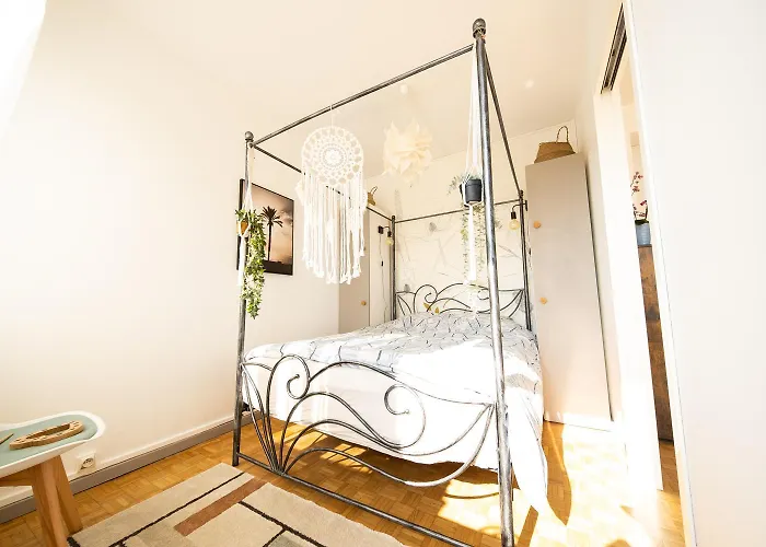 Lumineux Avec Grande Terrasse Et Parking Au Coeur De La *