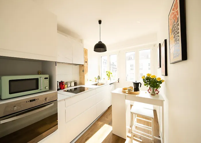 Lumineux Avec Grande Terrasse Et Parking Au Coeur De La * По