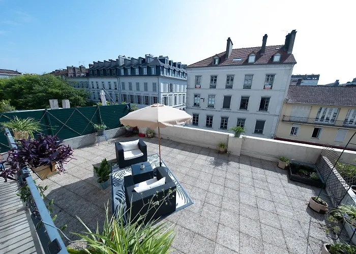 Lumineux Avec Grande Terrasse Et Parking Au Coeur De La 아파트 포