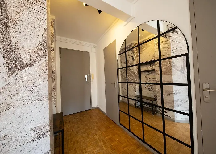 Lumineux Avec Grande Terrasse Et Parking Au Coeur De La По