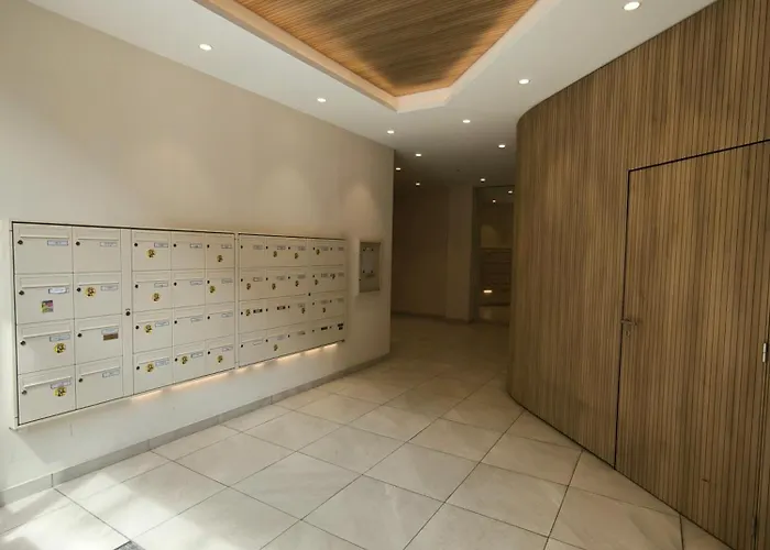 Lumineux Avec Grande Terrasse Et Parking Au Coeur De La Апартаменты *