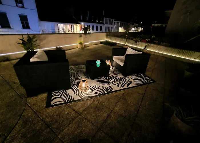 Lumineux Avec Grande Terrasse Et Parking Au Coeur De La